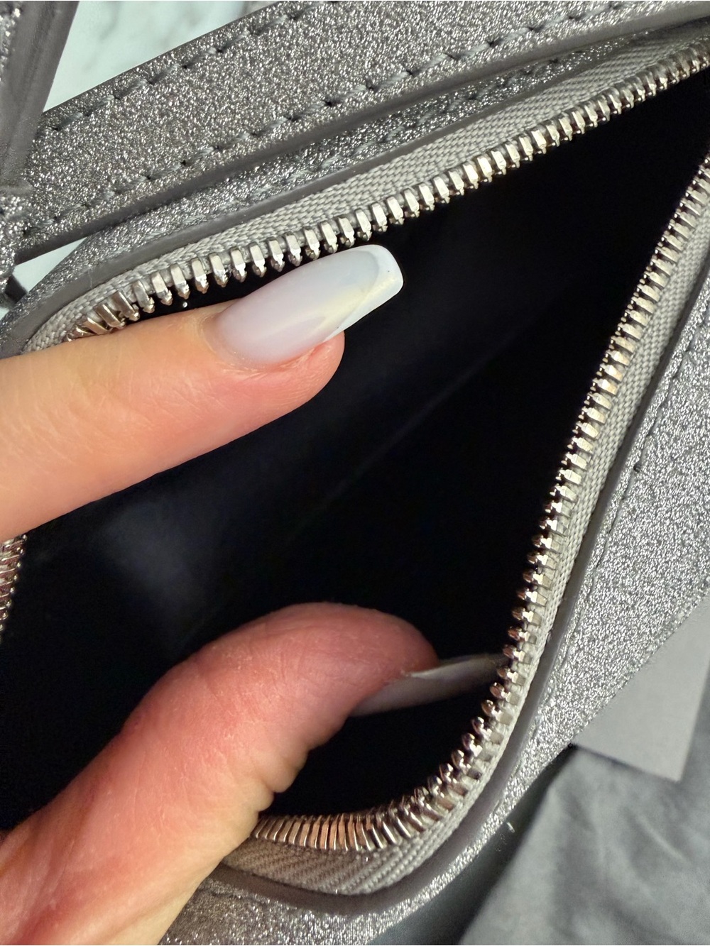 Famous Balenciaga Everyday camera bag glitter defects - Picture 7 of 8